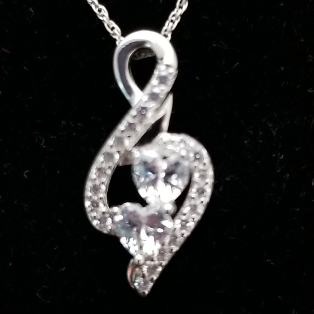 Sterling silver pendant and chain - Picture 2 of 9